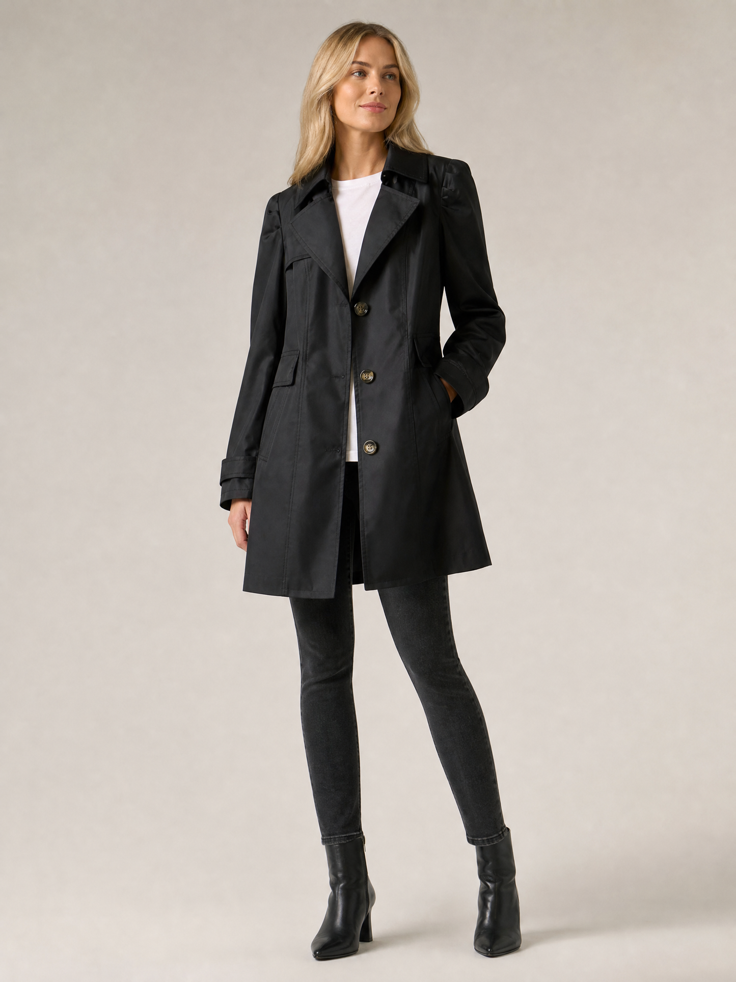 Women's Relaxed-Fit Water-Resistant Rain Coat in Black